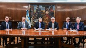 El Gobierno acordó con Santa Cruz y Neuquén la baja de retenciones para el petróleo convencional El Gobierno acordó con Santa Cruz y Neuquén la baja de retenciones para el petróleo convencional