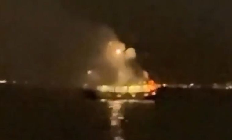 La flotilla con Greta Thunberg insiste en zarpar hacia Gaza tras el ataque con dron que dañó uno de sus barcos en Túnez.