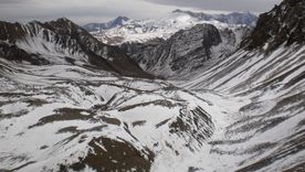 Dos turistas australianos activaron una alerta de geolocalización en el Portillo de Piuquenes y equipos de alta montaña trabajan para encontrarlos.
