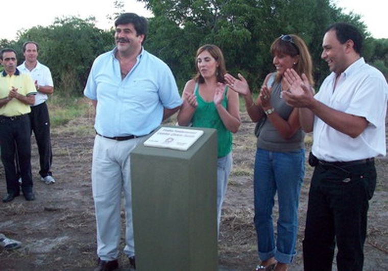 El intendente Abed junto a funcionarios mujnicipales en el futuro Centro Cívico. Foto: Gentileza Municipalidad de Junín