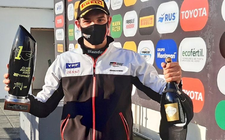 Ian Reutemann, en el podio porteño. Foto: Javier Delle Rose / Carburando