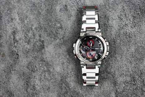 El novedoso smartwatch de Casio reinventa la clásica línea G Shock con cristales que cambian de color. El novedoso smartwatch de Casio reinventa la clásica línea G Shock con cristales que cambian de color.
