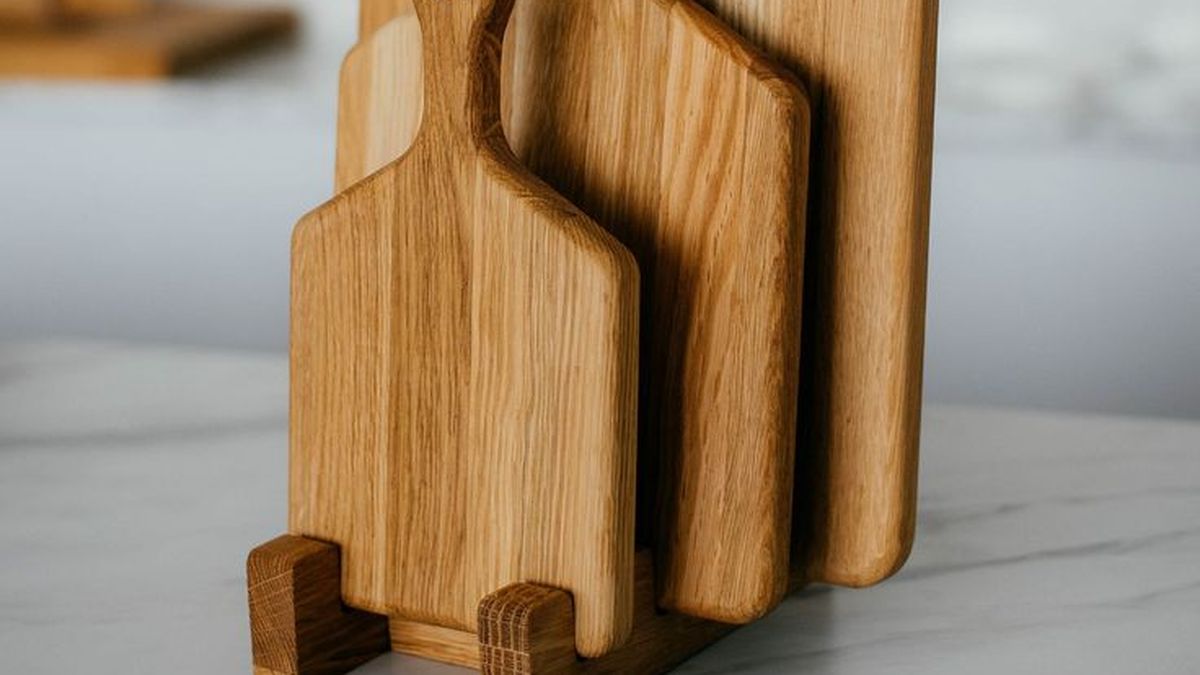 Cómo limpiar las tablas de madera y plástico para dejarlas como nuevas