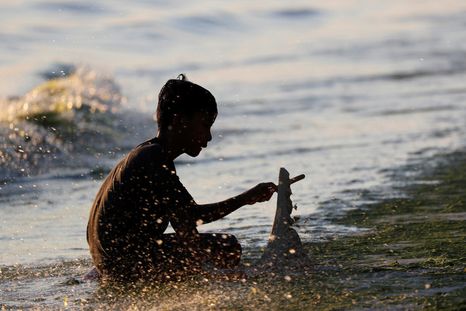 Filipinos temen apocalipsis tras hallar una gran criatura peluda