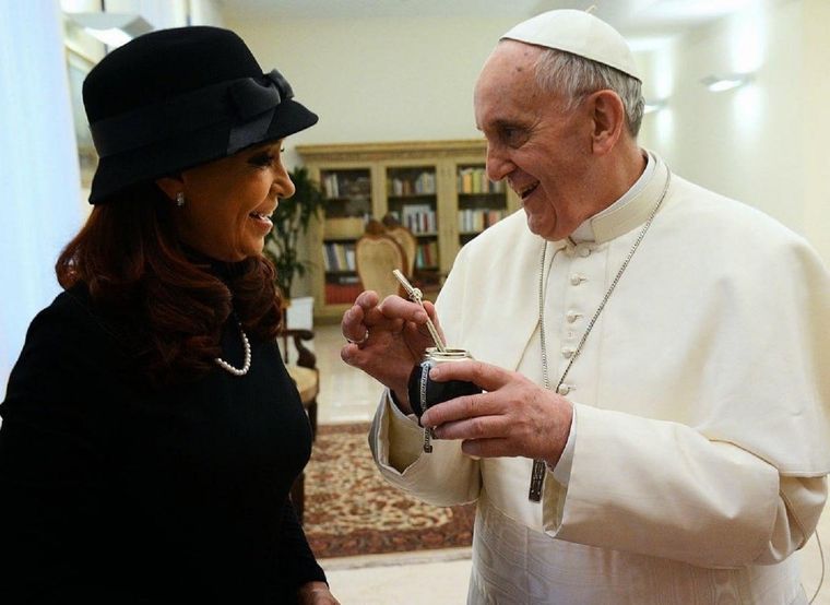 Cristina Fernández de Kirchner junto al papa Francisco. Foto: X @CFKArgentina