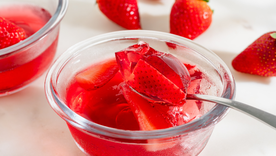 Así preparás tu aliado para el verano: gelatina de frutilla clásica, fácil y delicosa