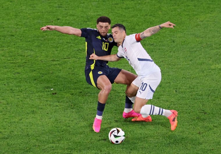 Entretenido empate entre Suiza y Escocia. Foto: EFE
