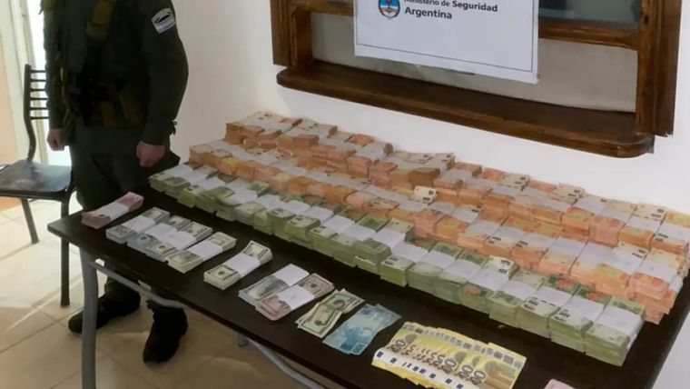 El dinero secuestrado Foto: Gendarmería Nacional