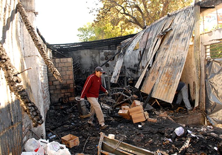 Así quedó el local de embragues. Foto: Nacho Gaffuri / MDZ