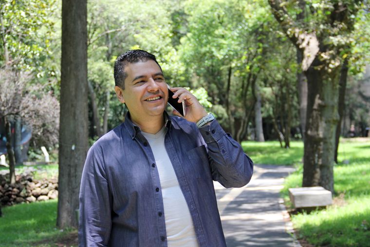 La inteligencia artificial recomienda enfocar la reconversión laboral en herramientas digitales y oficios con salida rápida.
