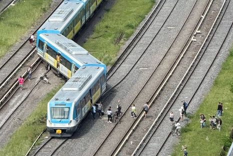 Así quedó la formación del tren Sarmiento en Liniers. Así quedó la formación del tren Sarmiento en Liniers.