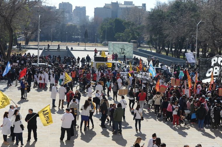 La protesta del gremio de la salud llegó a Casa de Gobierno Foto: Nimsi Franciscangeli