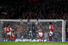 Declan Rice anotó dos golazos de tiro libre y Arsenal quedó a un paso de eliminar al Real Madrid y pasar a las semis de la Champions. Foto: EFE