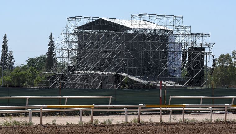 El Hipódromo de Mendoza es sede de la Fiesta de la Cerveza desde hace un par de años. El Hipódromo de Mendoza es sede de la Fiesta de la Cerveza desde hace un par de años.