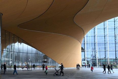 Oodi fue elegida como la mejor biblioteca de reciente construcción del mundo en 2019. Oodi fue elegida como la mejor biblioteca de reciente construcción del mundo en 2019.