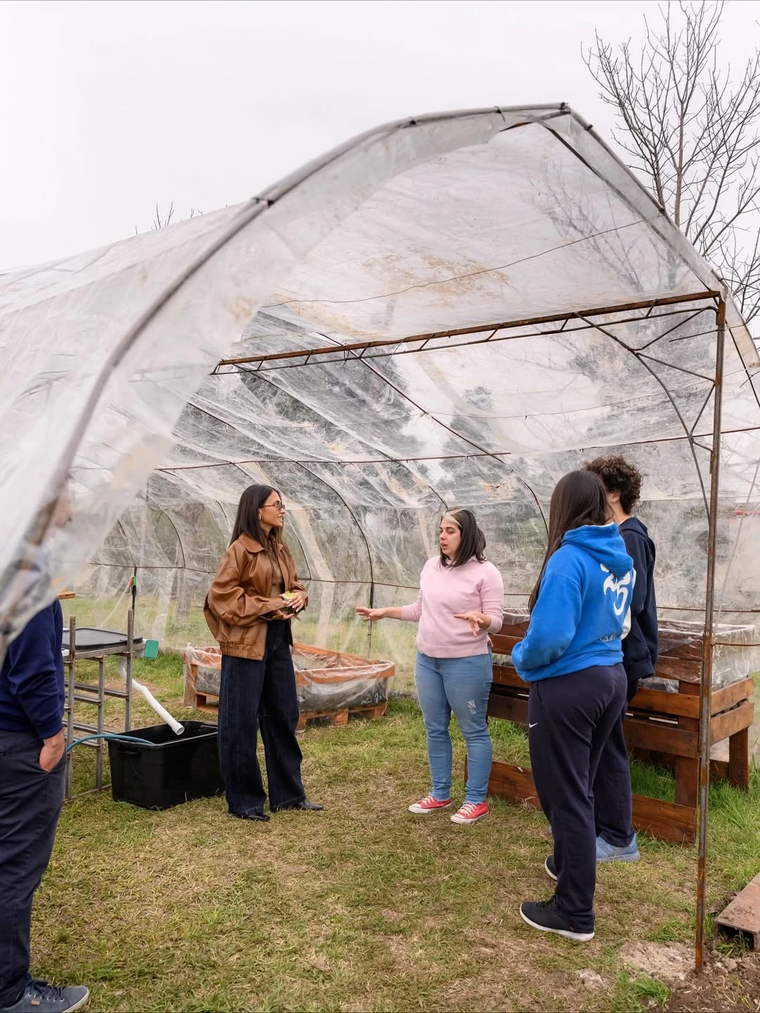 La rosarina mostró un estilo sobrio, minimalista y cargado de mensaje. La rosarina mostró un estilo sobrio, minimalista y cargado de mensaje.