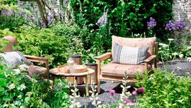 Existen retoques sencillos que permiten que un patio o jardín luzca espléndido -y no deslucido- durante los meses más fríos. Existen retoques sencillos que permiten que un patio o jardín luzca espléndido -y no deslucido- durante los meses más fríos.