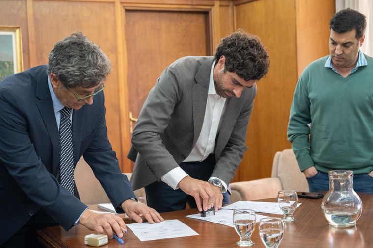 El ministro de Gobierno, Natalio Mema, recibió a comunidades Huarpes.