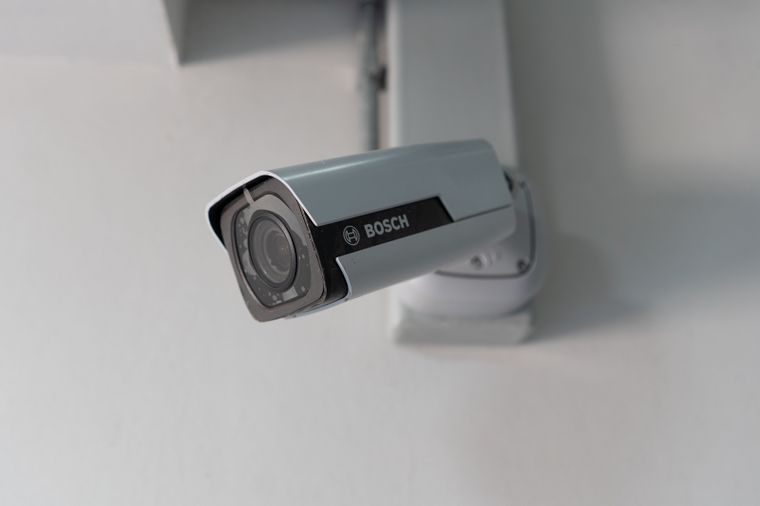Cámaras de seguridad y altavoces inteligentes también necesitan reinicios periódicos para sostener su rendimiento. Cámaras de seguridad y altavoces inteligentes también necesitan reinicios periódicos para sostener su rendimiento.