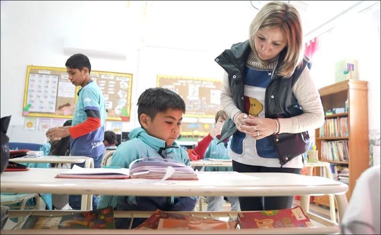 La iniciativa divide opiniones en el ámbito educativo: ¿castigo o prevención? 