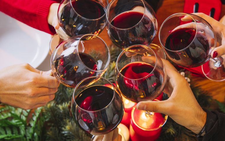 Brindis con un buen Bonarda.