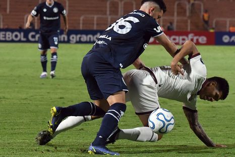 las mejores fotos del debut internacional de independiente rivadavia ante bolivar las mejores fotos del debut internacional de independiente rivadavia ante bolivar