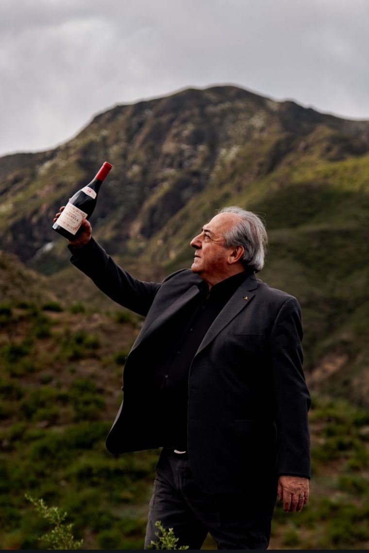 Walter Bressia, con su blend Grand Rouge Tinto de Montaña.