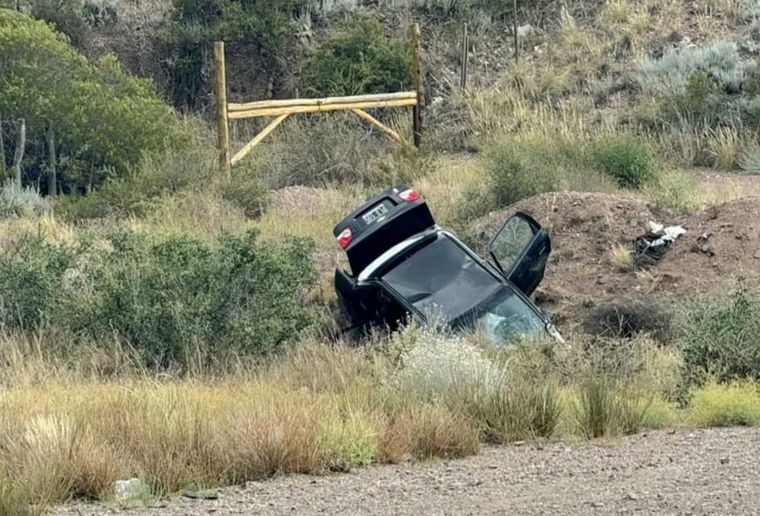 Así quedó el vehículo en el que viajaban las víctimas. Así quedó el vehículo en el que viajaban las víctimas. 