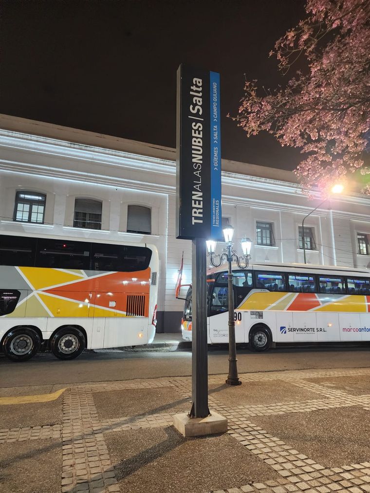 Esta es la estación desde donde parten los buses del Tren a las Nubes. Esta es la estación desde donde parten los buses del Tren a las Nubes.