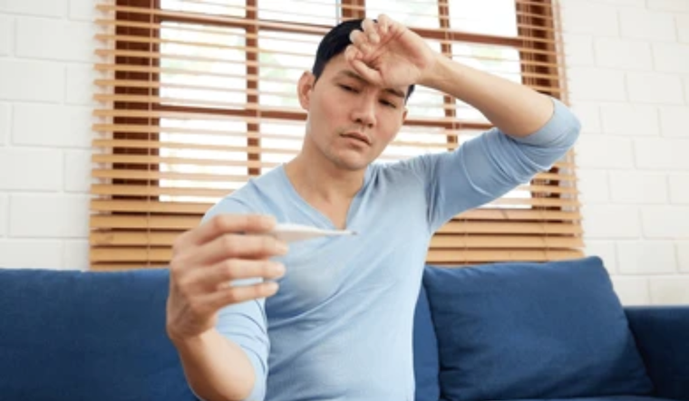 Los mejores remedios caseros para bajar la fiebre. Foto: Mangkorn Danggura (Shutterstock)