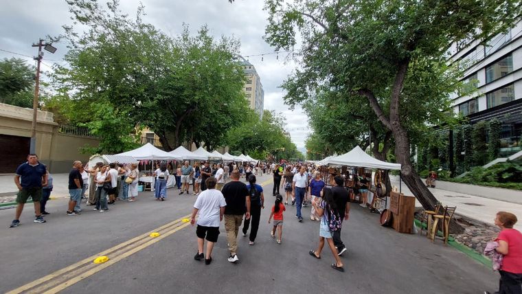 La calle Sarmiento se convirtió en peatonal en carnaval. La calle Sarmiento se convirtió en peatonal en carnaval.