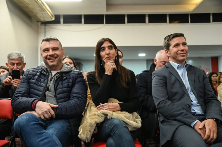 Los legisladores radicales Natacha Eisenchlas y Diego Costarelli junto al presidente de la Cámara de Diputados, Andrés Lombardi Foto: Twitter @petilombardi