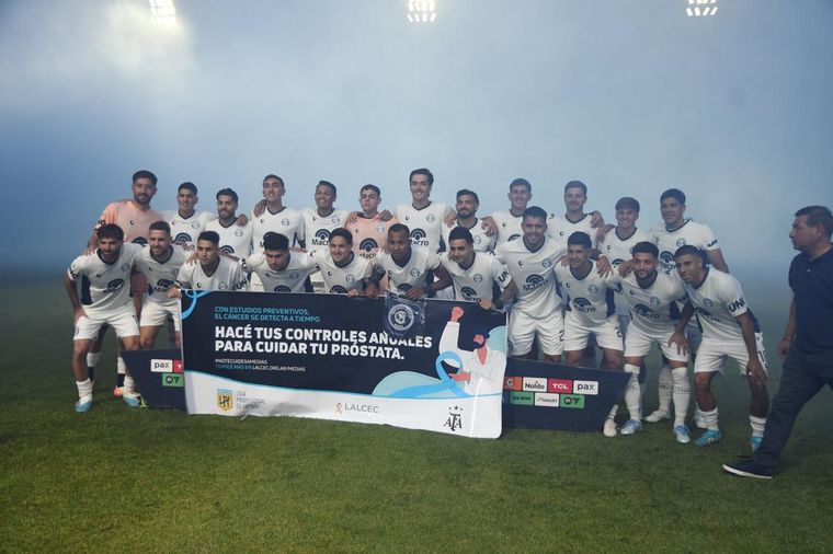 El equipo campeón, completo. El equipo campeón, completo. 