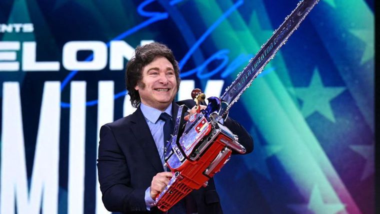 Javier Milei con su motosierra. Javier Milei con su motosierra.