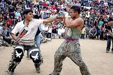 El ritual exige que las partes ofrezcan disculpas públicas y sellen el cierre con un abrazo ante la comunidad.