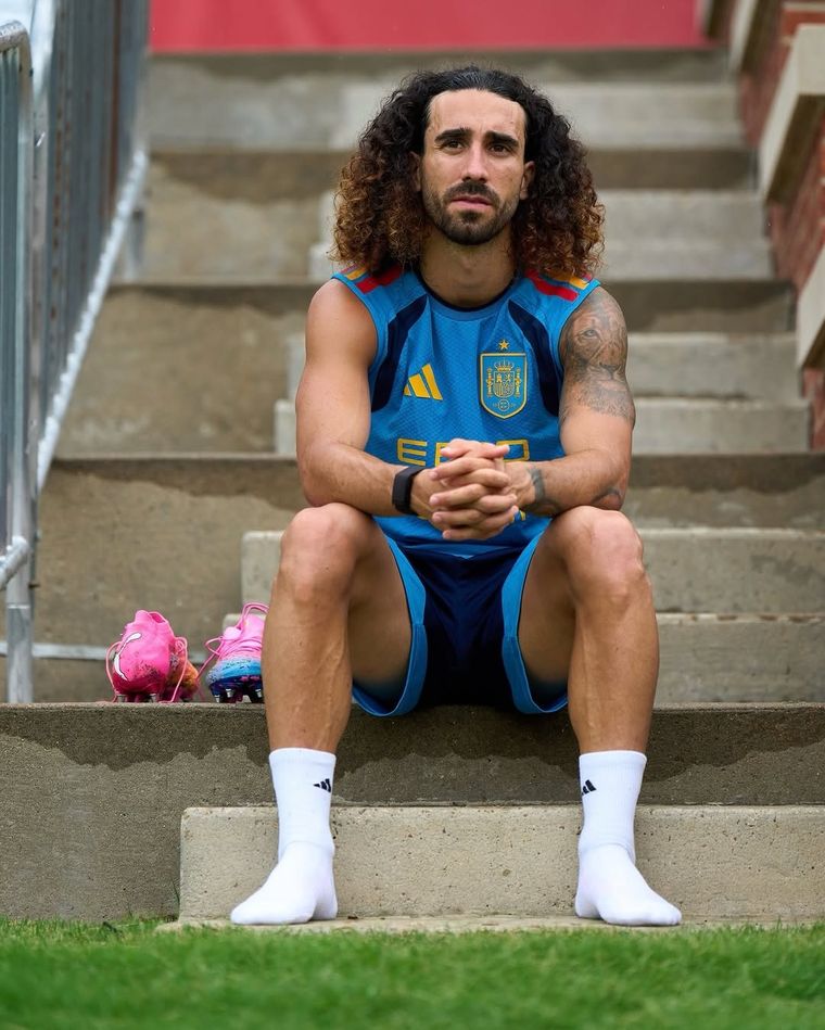 Marc Cucurella compartió una serie de anécdotas de sus años de formación en Barcelona y destacó la capacidad de anticipación de Lionel Messi. Marc Cucurella compartió una serie de anécdotas de sus años de formación en Barcelona y destacó la capacidad de anticipación de Lionel Messi.
