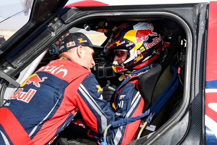 Peterhansel felicita a Sainz, ganador de la edición 2020 Foto: ASO