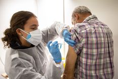 La vacuna de Oxford-AstraZeneca tuvo buena respuesta en adultos mayores La vacuna de Oxford-AstraZeneca tuvo buena respuesta en adultos mayores