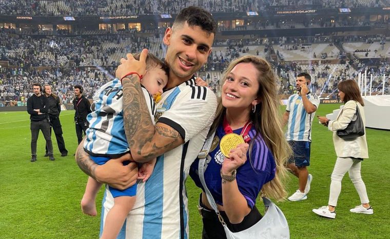 El Cuti Romero y su novia Karen Cavaller. Foto: Instagram @cutiromero2