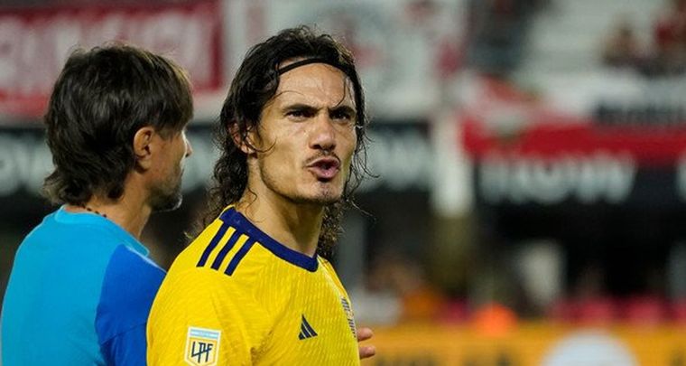 Cavani y su tensión con la gente de Estudiantes. Foto: Captura