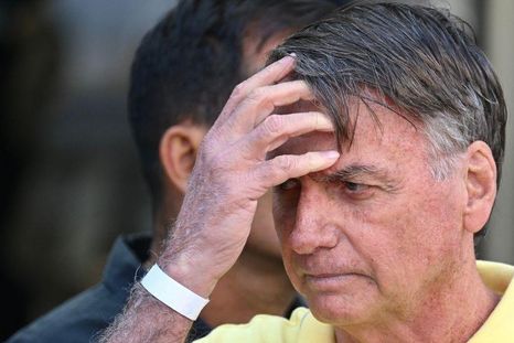 En los últimos días de 2022, siendo aún presidente, Bolsonaro voló a Florida para evitar asistir a la toma de posesión de Lula el 1 de enero. En los últimos días de 2022, siendo aún presidente, Bolsonaro voló a Florida para evitar asistir a la toma de posesión de Lula el 1 de enero.