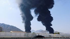 Humo elevándose desde la zona industrial petrolera de Fujairah el 14 de marzo, tras la interceptación de un dron iraní sobre el puerto. Humo elevándose desde la zona industrial petrolera de Fujairah el 14 de marzo, tras la interceptación de un dron iraní sobre el puerto.