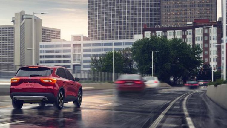 Ford explica cómo reducir riesgos al conducir en condiciones de lluvia