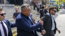 Claudio Tapia recibió el visto bueno para salir del país.