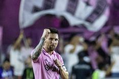 ¿Messi contra un equipo de la Liga Profesional? Foto: EFE