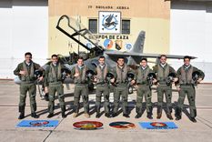 Ocho aviadores militares obtuvieron su especialidad de “Piloto de Caza-Bombardero” en una ceremonia realizada en la IV Brigada Aérea, en Mendoza. Foto: IV Brigada Aérea
