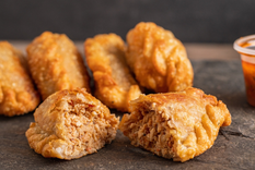 Simples y llenas de sabor: empanadas de pollo para compartir en familia o con amigos Foto: Shutterstock