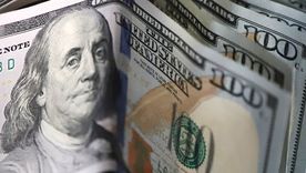 El dólar. El dólar.