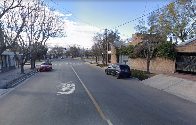 Jubilados en alerta Los adultos mayores son víctimas frecuentes de asaltos. La imagen muestra las inmediaciones del lugar del hecho. Fuente: Google Street View.