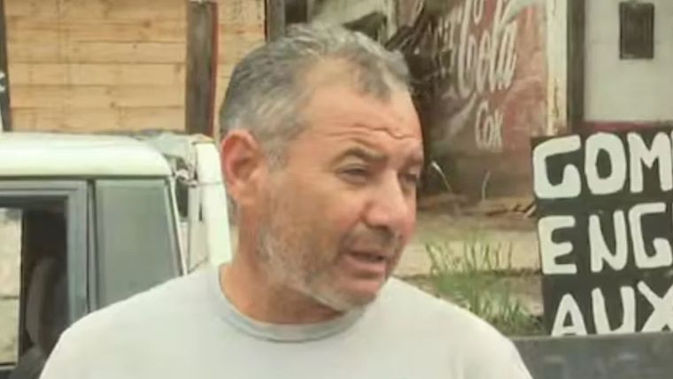 Crespín es el dueño de una gomería cercana a donde el camionero dijo haber dejado a la joven.  Foto: NA